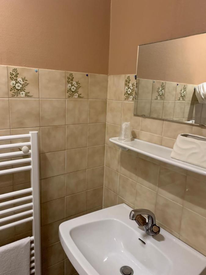 Hotel Le Cosy Pont-de-Chéruy 외부 사진